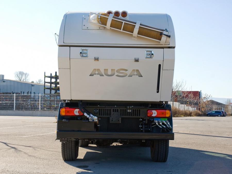  AUSA B 400 H 2011 года  (фото 8 из 9)